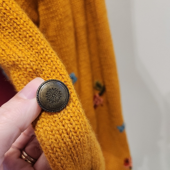 Carole Little Floral Embroidered Fringe Cardigan - Picture 8 of 12